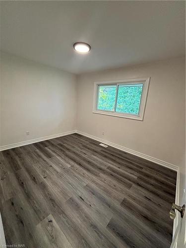 96 Leaside Drive, St. Catharines, ON - Indoor Photo Showing Other Room