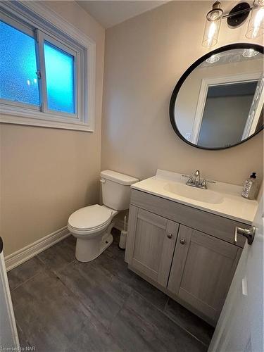 96 Leaside Drive, St. Catharines, ON - Indoor Photo Showing Bathroom