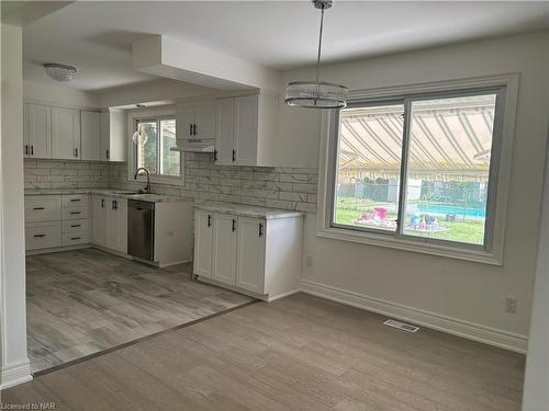 96 Leaside Drive, St. Catharines, ON - Indoor Photo Showing Kitchen