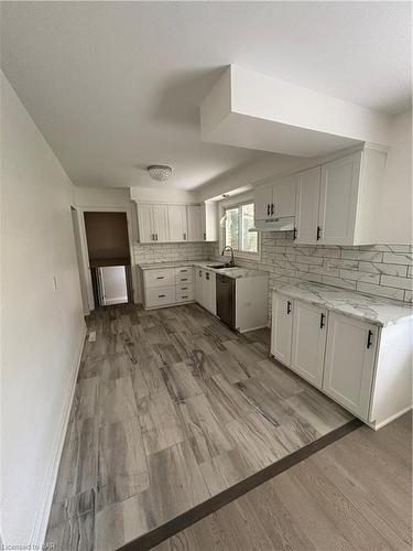 96 Leaside Drive, St. Catharines, ON - Indoor Photo Showing Kitchen