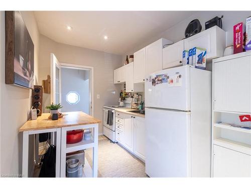 13 Woodland Avenue, St. Catharines, ON - Indoor Photo Showing Kitchen