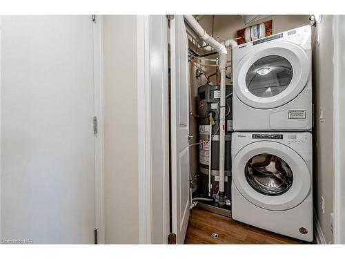 209-118 Summersides Boulevard, Fonthill, ON - Indoor Photo Showing Laundry Room