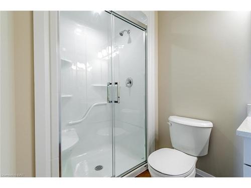 209-118 Summersides Boulevard, Fonthill, ON - Indoor Photo Showing Bathroom