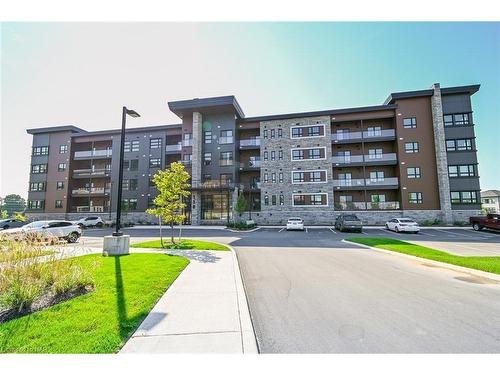 209-118 Summersides Boulevard, Fonthill, ON - Outdoor With Balcony With Facade