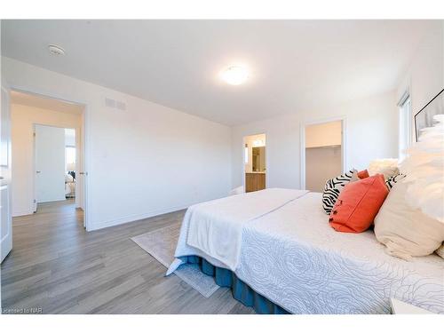 8064 Citation Road, Niagara Falls, ON - Indoor Photo Showing Bedroom