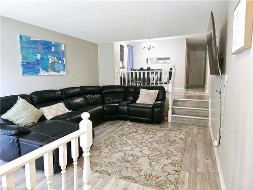 67 Mcdonagh Crescent, Thorold, ON - Indoor Photo Showing Living Room