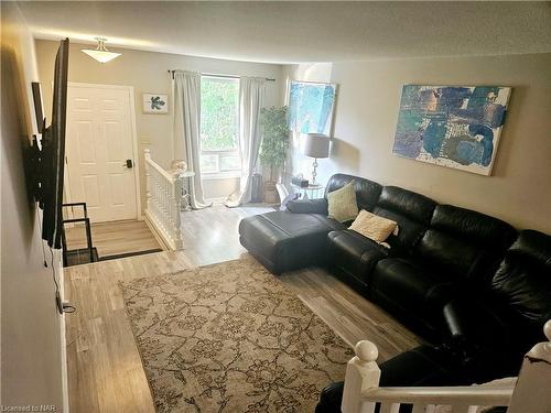 67 Mcdonagh Crescent, Thorold, ON - Indoor Photo Showing Living Room