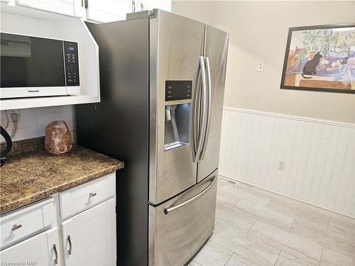 67 Mcdonagh Crescent, Thorold, ON - Indoor Photo Showing Kitchen