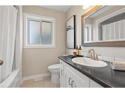 7775 Pender Street Street, Niagara Falls, ON - Indoor Photo Showing Bathroom