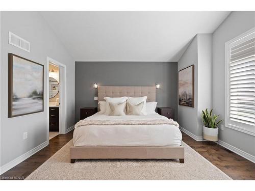 7775 Pender Street Street, Niagara Falls, ON - Indoor Photo Showing Bedroom