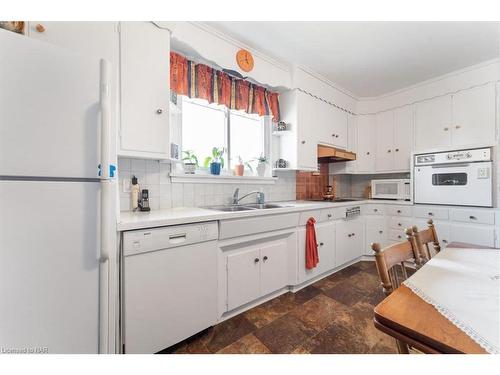 425 Bell Street, Port Colborne, ON - Indoor Photo Showing Kitchen With Double Sink