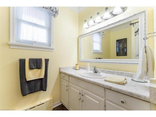 425 Bell Street, Port Colborne, ON - Indoor Photo Showing Bathroom