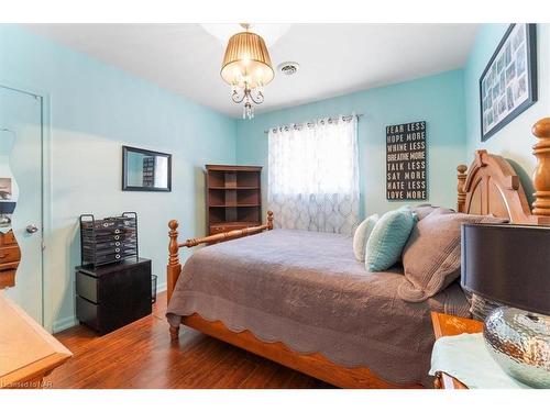 425 Bell Street, Port Colborne, ON - Indoor Photo Showing Bedroom