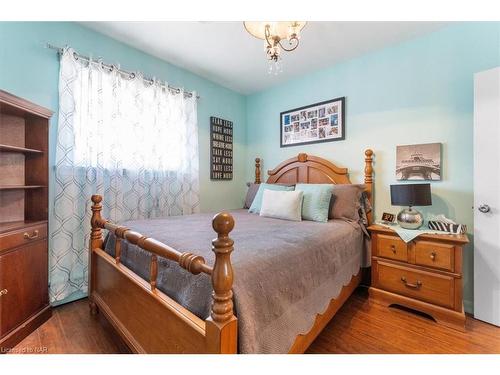 425 Bell Street, Port Colborne, ON - Indoor Photo Showing Bedroom