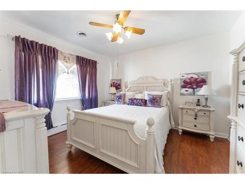 425 Bell Street, Port Colborne, ON - Indoor Photo Showing Bedroom