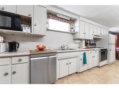 425 Bell Street, Port Colborne, ON - Indoor Photo Showing Kitchen With Double Sink