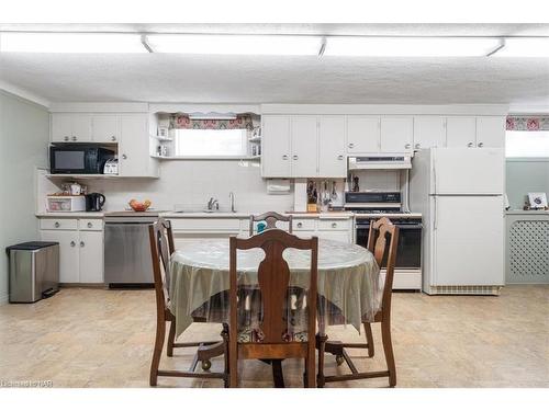 425 Bell Street, Port Colborne, ON - Indoor Photo Showing Kitchen