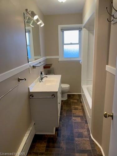 425 Bell Street, Port Colborne, ON - Indoor Photo Showing Bathroom