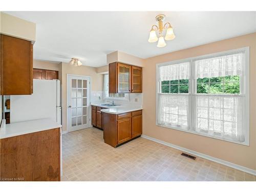 6 Andora Court, Welland, ON - Indoor Photo Showing Kitchen