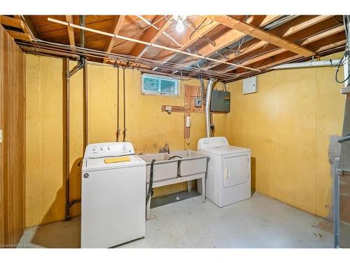 6 Andora Court, Welland, ON - Indoor Photo Showing Laundry Room