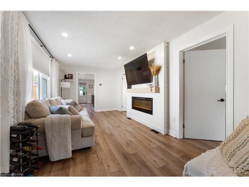 28 Elberta Street, St. Catharines, ON - Indoor Photo Showing Living Room With Fireplace