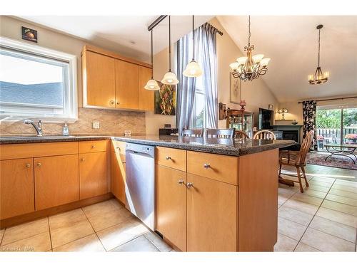 8 Hope Avenue, Niagara-On-The-Lake, ON - Indoor Photo Showing Kitchen