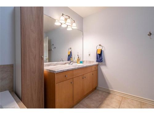 8 Hope Avenue, Niagara-On-The-Lake, ON - Indoor Photo Showing Bathroom