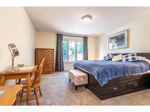 8 Hope Avenue, Niagara-On-The-Lake, ON - Indoor Photo Showing Bedroom