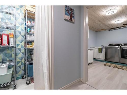 8 Hope Avenue, Niagara-On-The-Lake, ON - Indoor Photo Showing Laundry Room