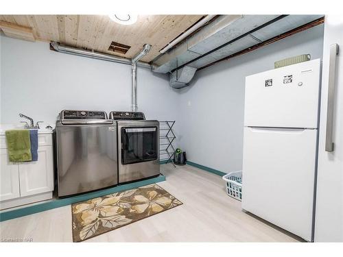 8 Hope Avenue, Niagara-On-The-Lake, ON - Indoor Photo Showing Laundry Room