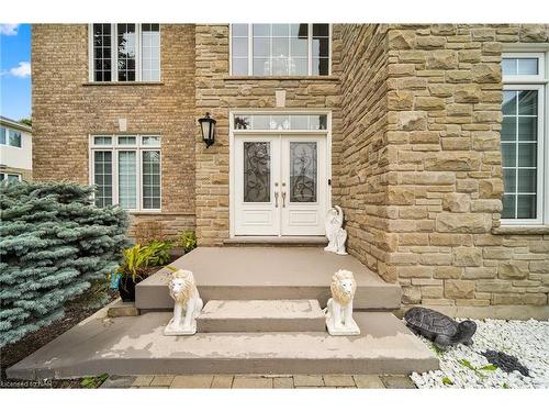 8018 Cathedral Drive, Niagara Falls, ON - Outdoor