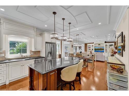 8018 Cathedral Drive, Niagara Falls, ON - Indoor Photo Showing Kitchen With Upgraded Kitchen