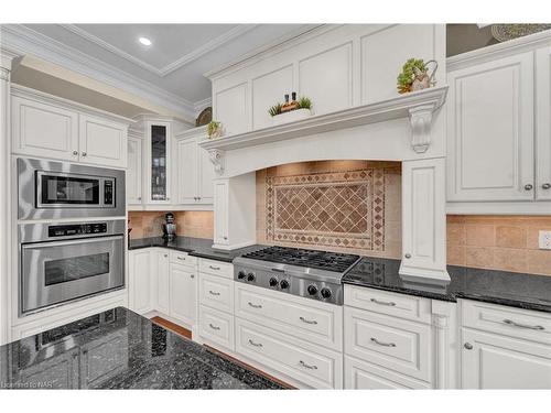 8018 Cathedral Drive, Niagara Falls, ON - Indoor Photo Showing Kitchen