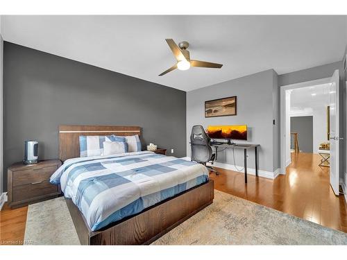 8018 Cathedral Drive, Niagara Falls, ON - Indoor Photo Showing Bedroom