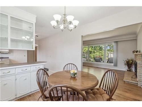 8791 Parliament Avenue, Niagara Falls, ON - Indoor Photo Showing Dining Room