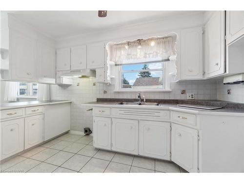 8791 Parliament Avenue, Niagara Falls, ON - Indoor Photo Showing Kitchen With Double Sink