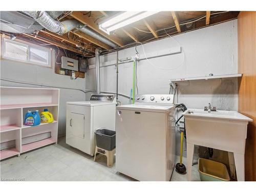 8791 Parliament Avenue, Niagara Falls, ON - Indoor Photo Showing Laundry Room