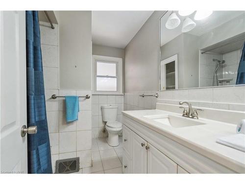 8791 Parliament Avenue, Niagara Falls, ON - Indoor Photo Showing Bathroom