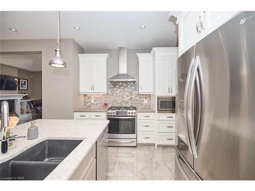 91 Ailsa Trail Trail, Welland, ON - Indoor Photo Showing Kitchen With Upgraded Kitchen