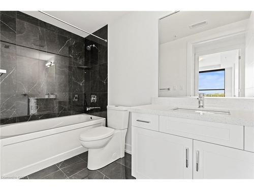 401-300 Fourth Avenue, St. Catharines, ON - Indoor Photo Showing Bathroom