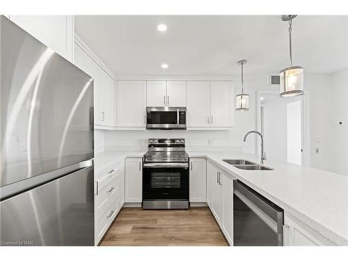 401-300 Fourth Avenue, St. Catharines, ON - Indoor Photo Showing Kitchen With Stainless Steel Kitchen With Double Sink With Upgraded Kitchen