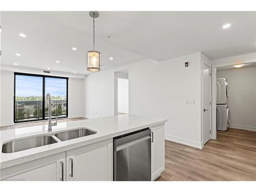 401-300 Fourth Avenue, St. Catharines, ON - Indoor Photo Showing Kitchen With Double Sink