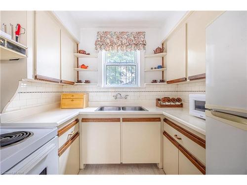 333 Glengarry Avenue, Toronto, ON - Indoor Photo Showing Kitchen