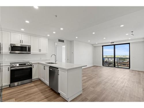 501-300 Fourth Avenue, St. Catharines, ON - Indoor Photo Showing Kitchen With Stainless Steel Kitchen With Upgraded Kitchen