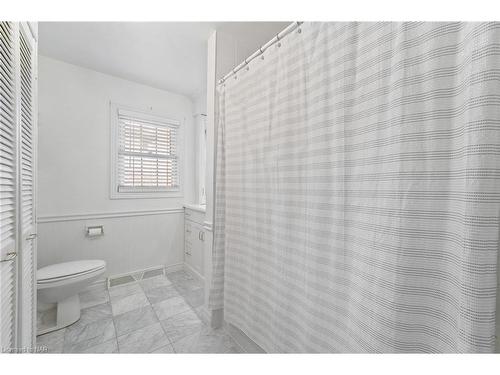 13 Rusholme Crescent, St. Catharines, ON - Indoor Photo Showing Bathroom