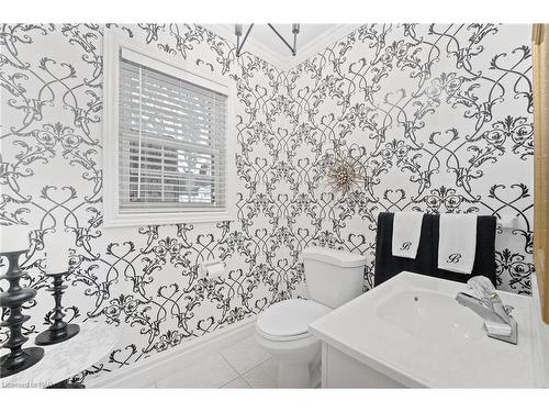 13 Rusholme Crescent, St. Catharines, ON - Indoor Photo Showing Bathroom