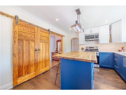 45 Parkview Road, St. Catharines, ON - Indoor Photo Showing Kitchen With Double Sink With Upgraded Kitchen