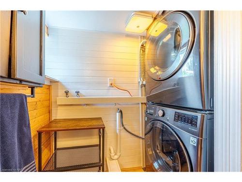 45 Parkview Road, St. Catharines, ON - Indoor Photo Showing Laundry Room