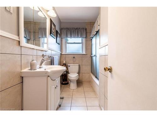 449 Bunting Road, St. Catharines, ON - Indoor Photo Showing Bathroom