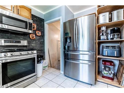 449 Bunting Road, St. Catharines, ON - Indoor Photo Showing Kitchen With Stainless Steel Kitchen